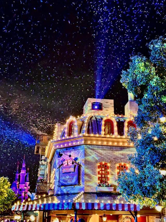 上海迪士尼奇幻冬日巡游缤纷开启:品牌IP营销如何出圈?