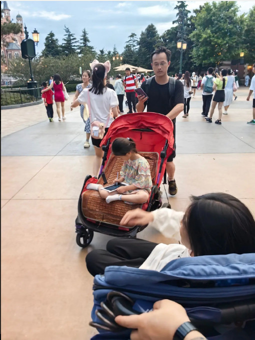 迪士尼不凡童车租赁